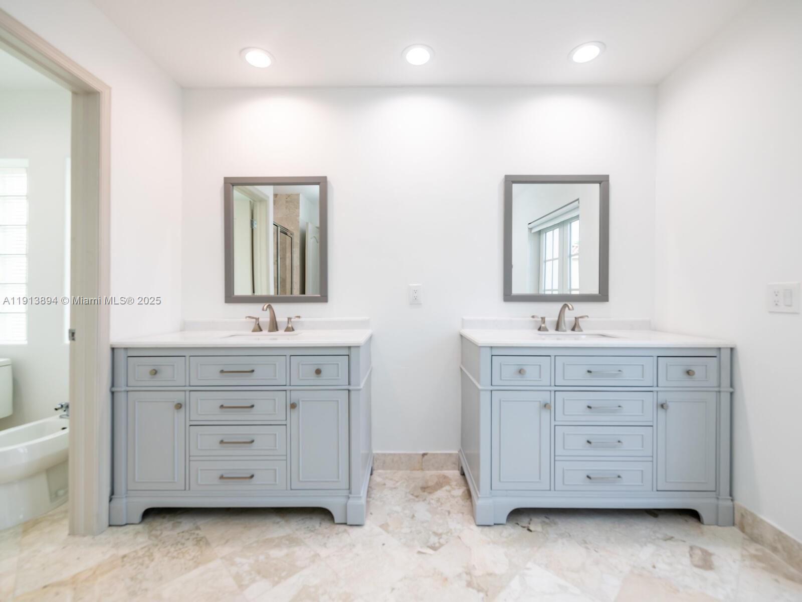 Building Photo - 20729 NE 32nd Ave