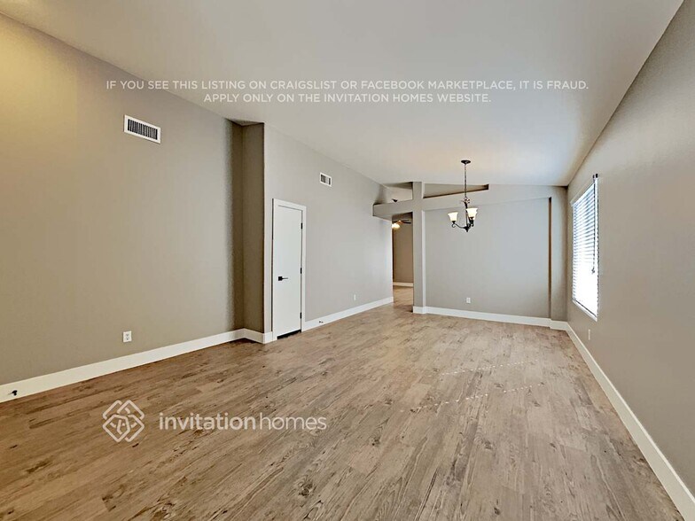 Building Photo - 9600 Sky Hollow Dr