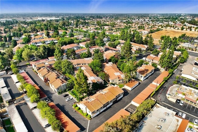 Building Photo - 8167 Vineyard Ave