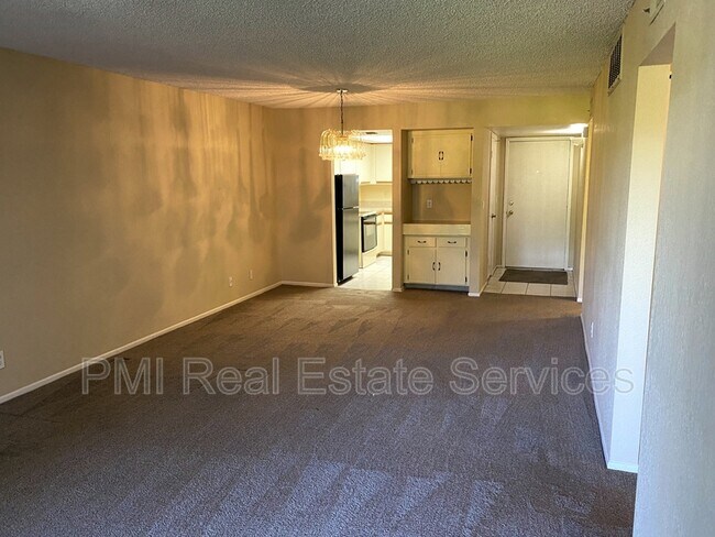 Building Photo - 4050 E Cactus Rd