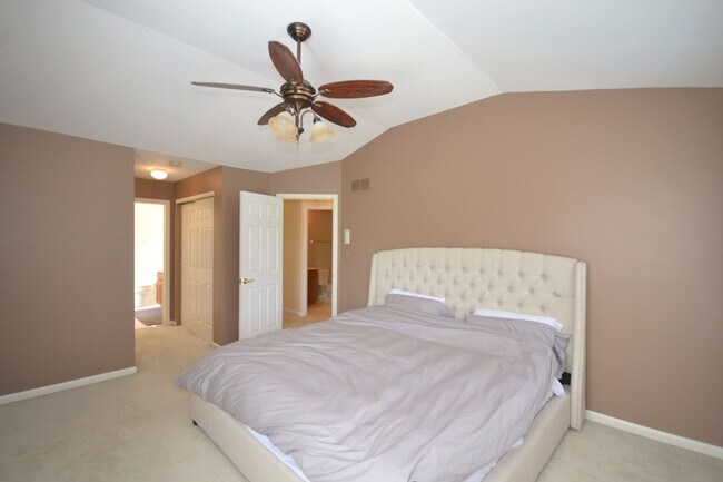 Building Photo - 326 Wheatfield Cir