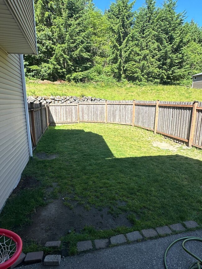 Building Photo - 1569 Burnside Pl