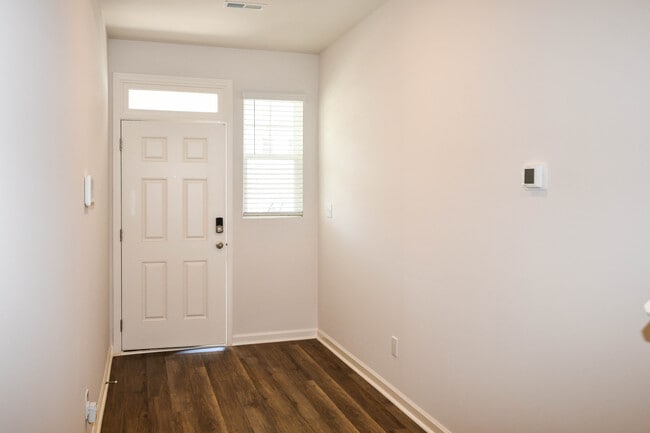 Building Photo - 130 Maple Spring Trl