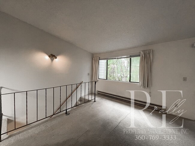 Building Photo - Spacious Duplex with Covered Porches & Garage