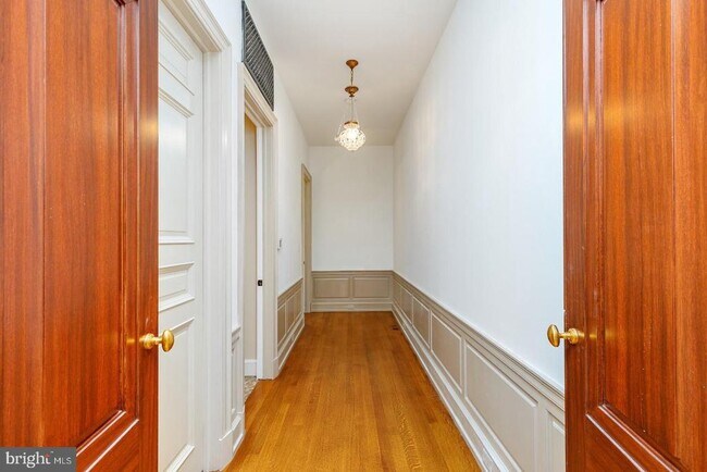Building Photo - 421 Chestnut St