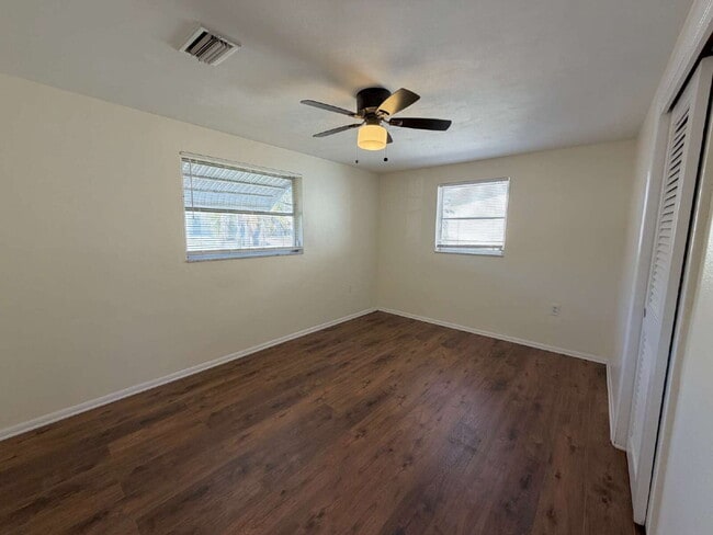 Building Photo - New Port Richey Home with Cozy 970 Sq Ft Layout!