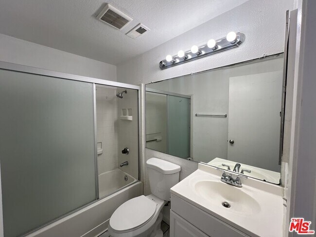 Building Photo - 659 Periwinkle Ln
