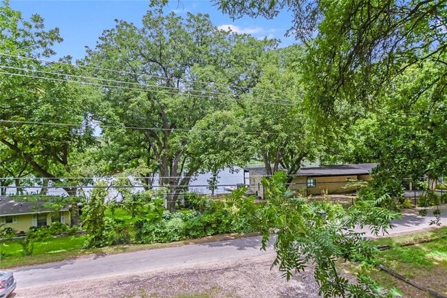 Building Photo - 2903 Edgewater Dr
