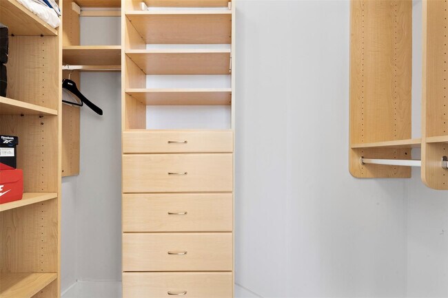 Building Photo - 18911 Collins Ave