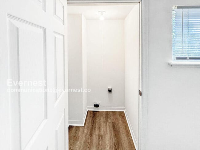 Building Photo - 2 Bed & 1.5 Bath Townhouse in Colonial Heights / Available Soon!