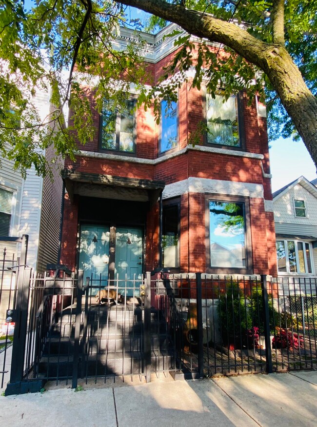 Primary Photo - 4419 S Wallace St