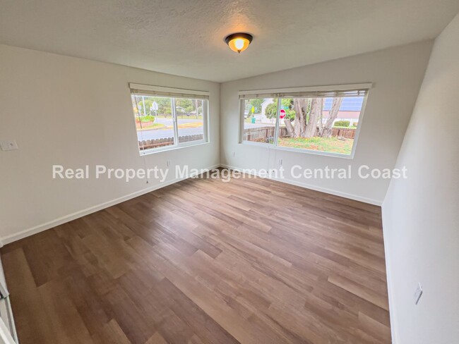 Building Photo - AVAILABLE FEBRUARY - Recently Remodeled Lo...