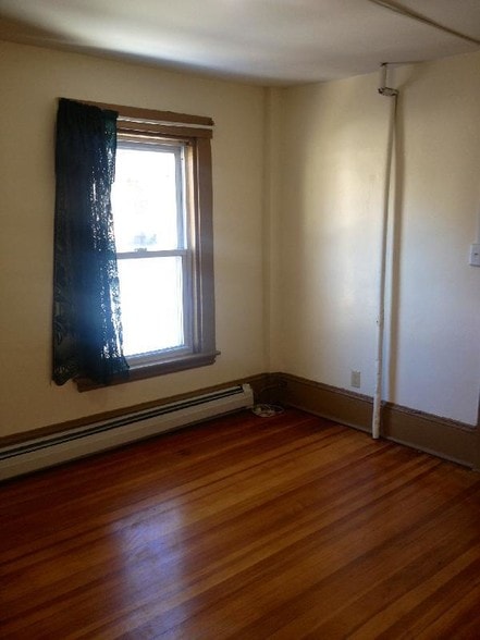 Building Photo - 32 Pond St