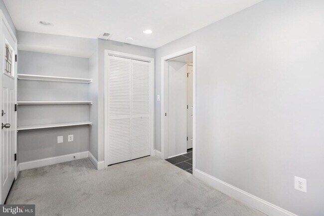 Building Photo - 225 Channing St NE