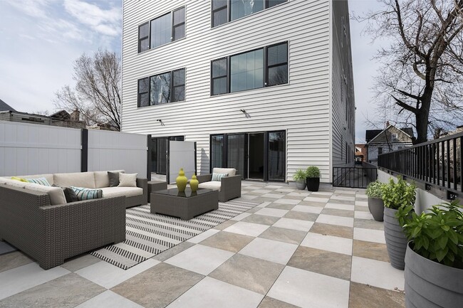 Building Photo - 144 Bergen Ave