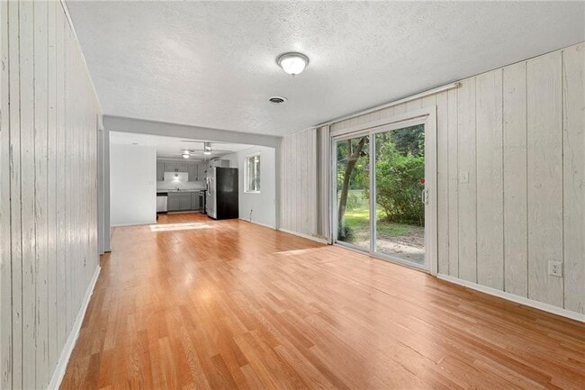 Building Photo - 1069 Martin Rd