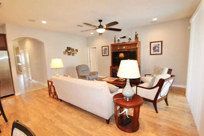 Building Photo - Orlando - Furnished, 4 Bedroom, 2 Bathroom...