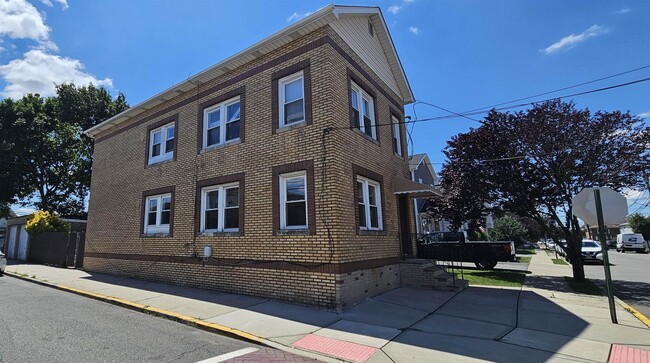 Building Photo - 780 6th St