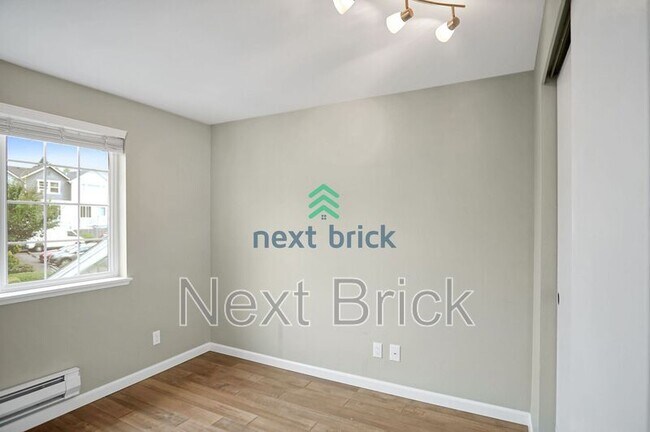 Building Photo - 901 Sunset Blvd NE