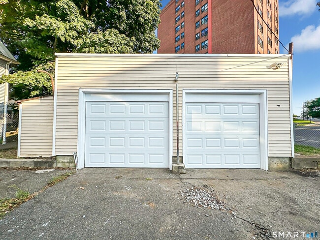 Building Photo - 277 Maplewood Ave