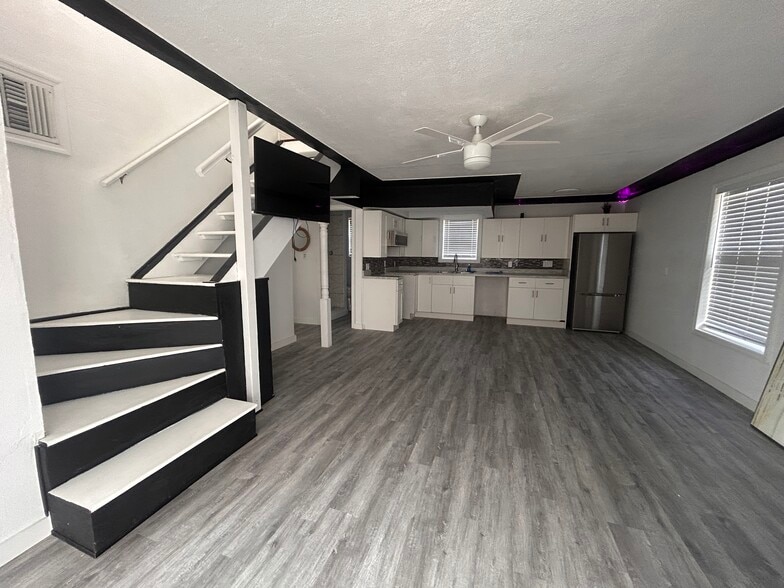 Building Photo - 13100 Boca Ciega Ave