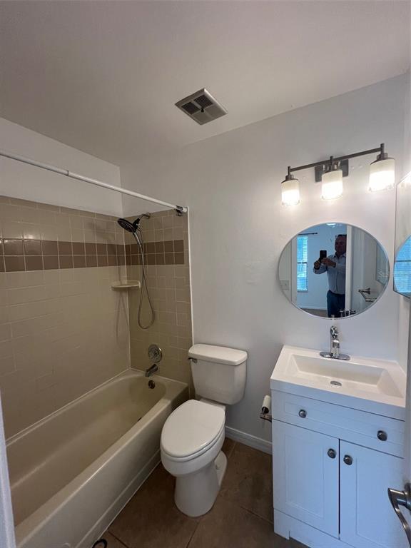 Building Photo - 613 Casa Pk B Ct