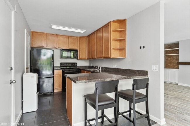 Building Photo - 1601 Fairway Dr