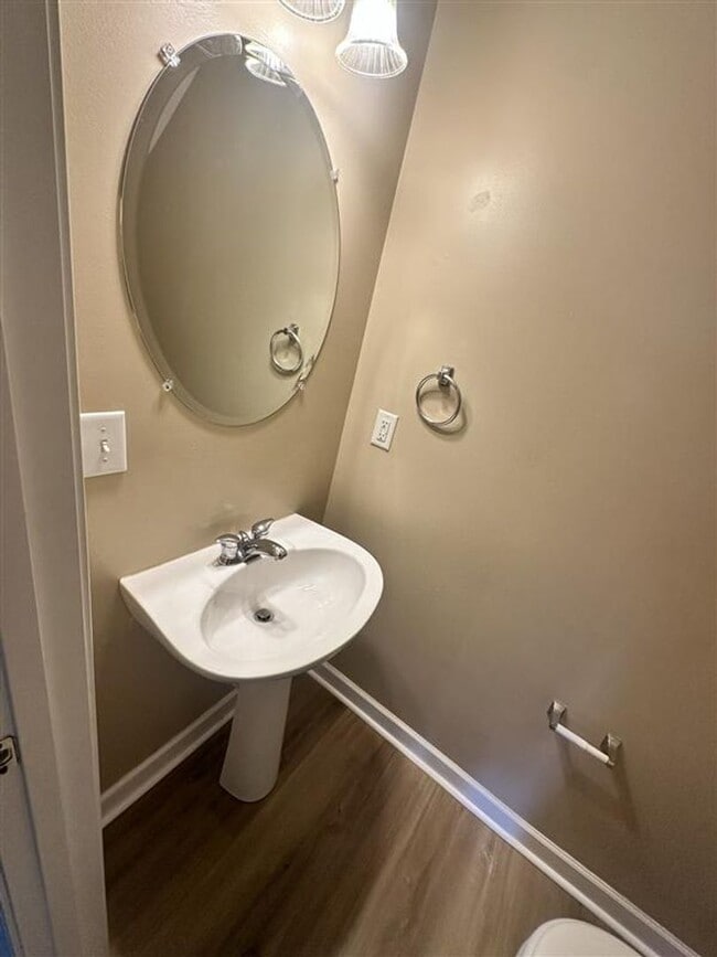Building Photo - Beautiful renovated home in Hermitage