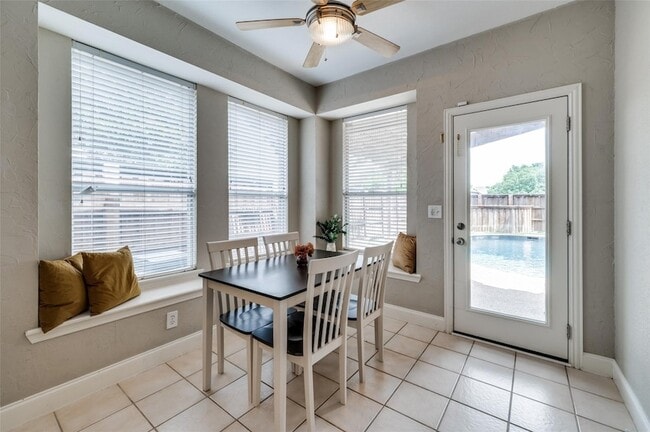 Building Photo - 4621 Hinton Dr