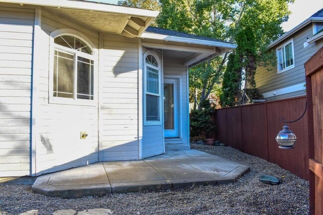 Building Photo - 2914 Farmington Ave