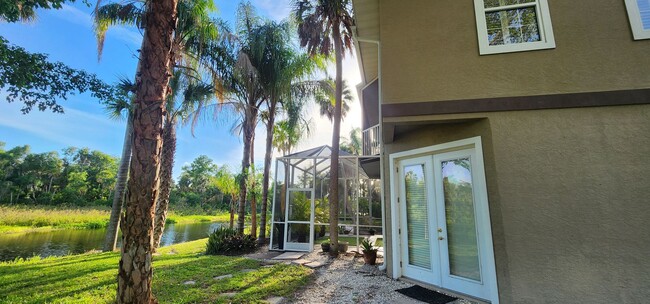 Building Photo - 2 Bedroom, 3 Bathroom House in Bradenton