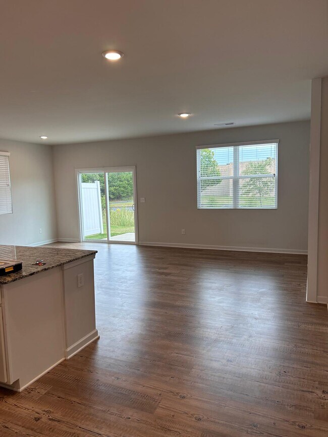 Building Photo - 108 Founders Dr