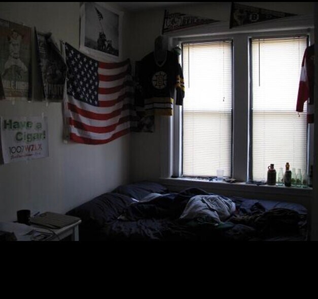 Building Photo - 18 Glenville Ave