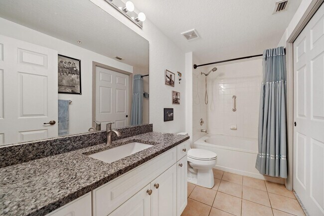 Building Photo - 3019 Alcazar Pl