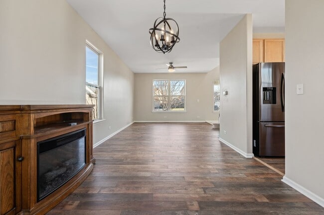 Building Photo - Lovely In Lakemoor