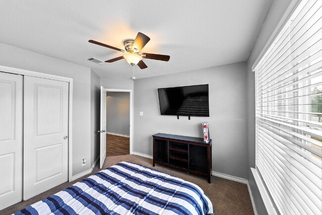 Building Photo - Charming Modern Home with Premium Amenitie...