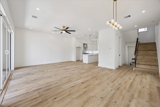Building Photo - 1034 W 17th St