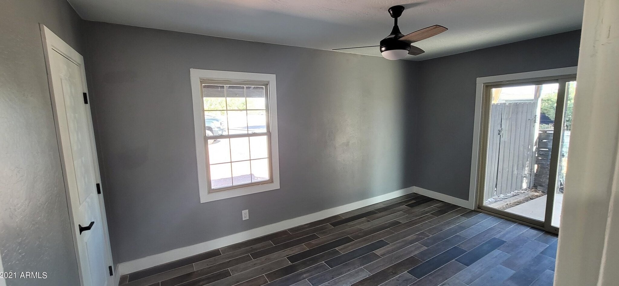 Building Photo - 105 N Los Robles Dr