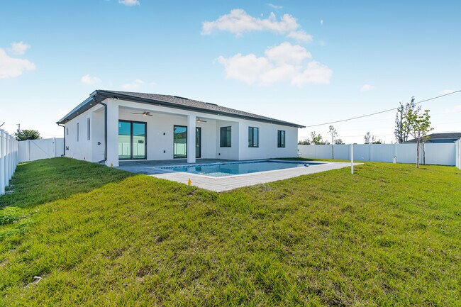 Building Photo - 2014 NE 9th Ave