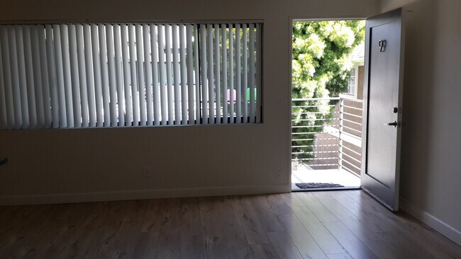 Building Photo - 2500 Mathews