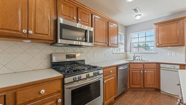 Building Photo - 884 Palisades Ave