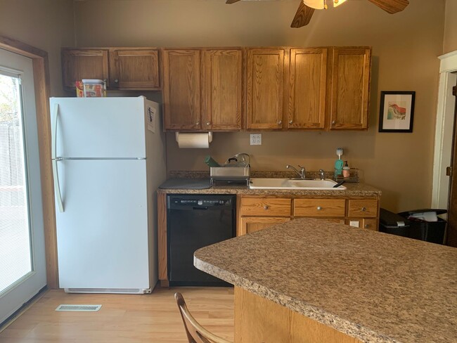 Building Photo - Duluth, MN - 3-bedroom - 2 bathroom - Sing...