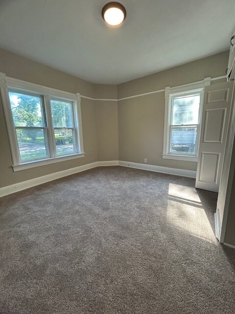 Building Photo - 915 Merrill St