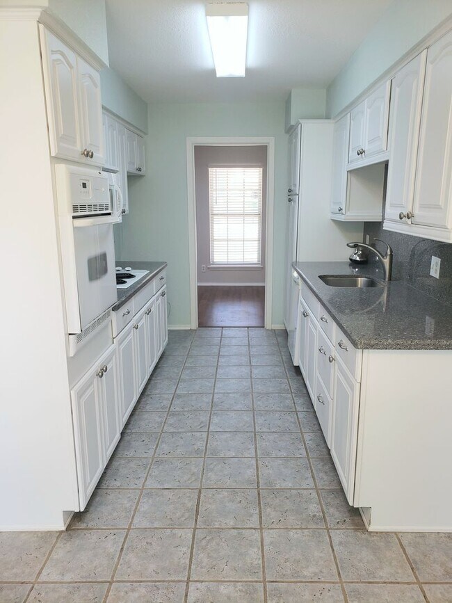 Building Photo - 3 Bedroom Steps from Rudman Trail & Souths...