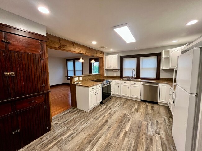 Building Photo - 41W655 Main Street Rd