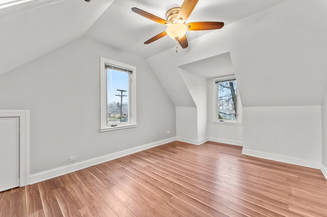 Building Photo - 305 N Grace St