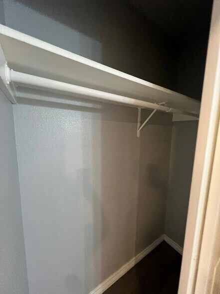 Building Photo - Room in Townhome on Magnolia Blossom St