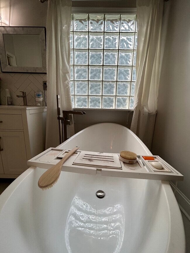 Building Photo - 2535 Village Creek Landing SE