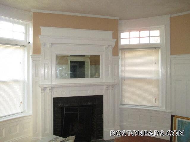 Building Photo - 1887 Beacon St