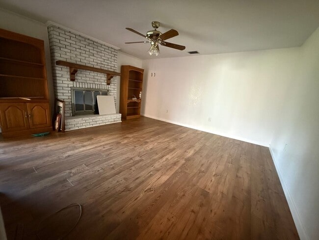 Building Photo - 5 Acre Home!!!!